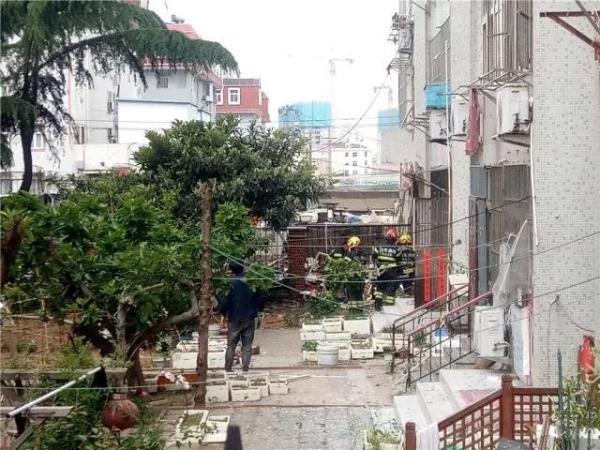 突發(fā)！青島一居民樓發(fā)生爆燃！已造1人死亡，7人受傷！3公里外有震感…