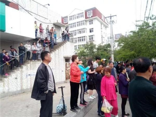 突發(fā)！青島一居民樓發(fā)生爆燃！已造1人死亡，7人受傷！3公里外有震感…